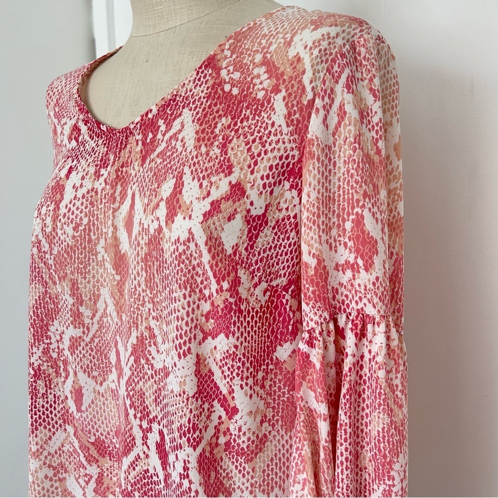 Cabi #5708 Bethany Snake Blouse Pink Coral Size Small - Picture 7 of 8